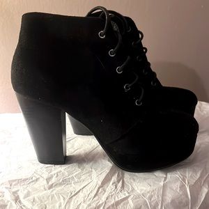 Women’s Forever Boot size 6